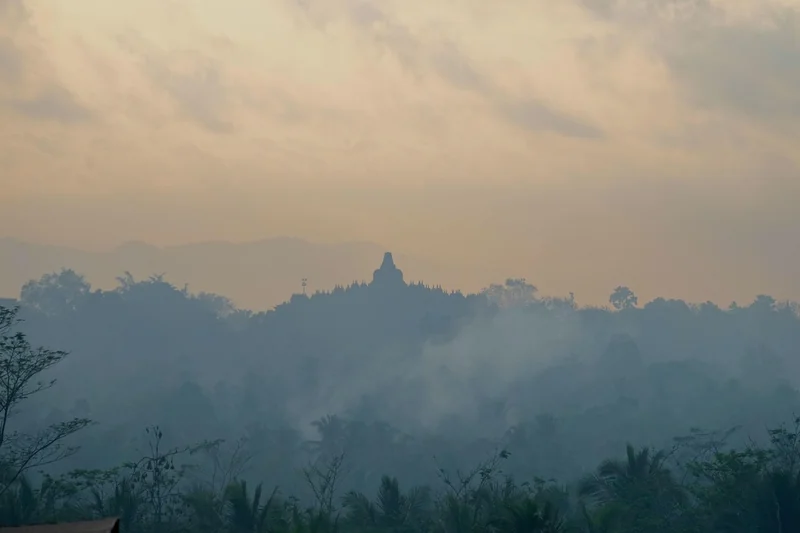 Borobudur : le Bouddha silencieux de Java